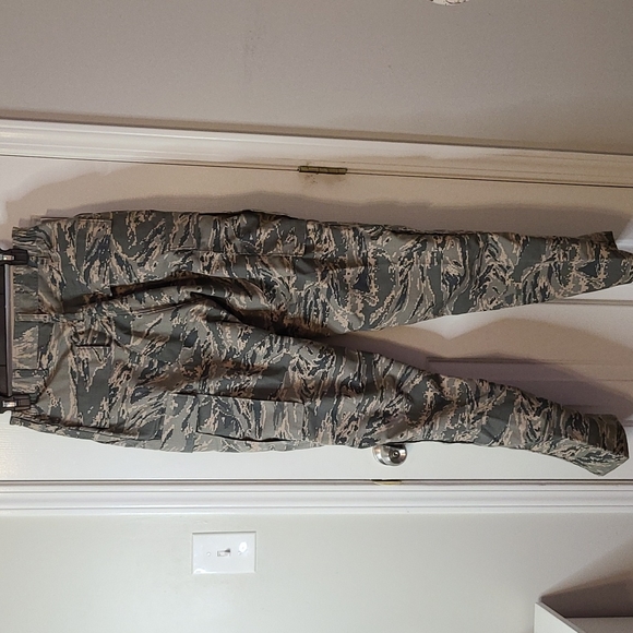 Men’s Utility Trouser Air Force Camouflage Pattern 30 Long NWT - Picture 2 of 4